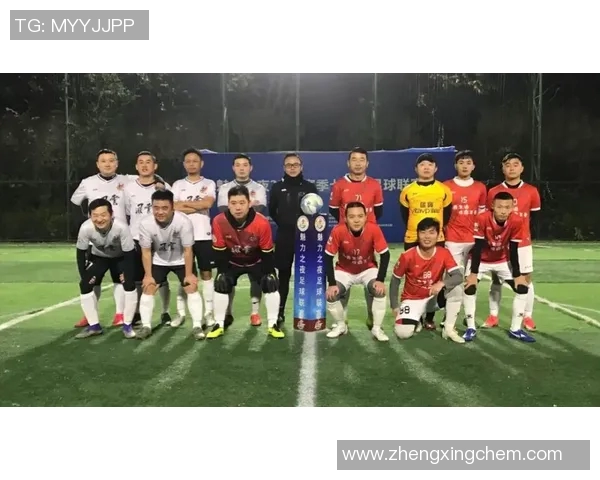 足球明星在商场的高清时尚瞬间展现魅力与风采的精彩画面